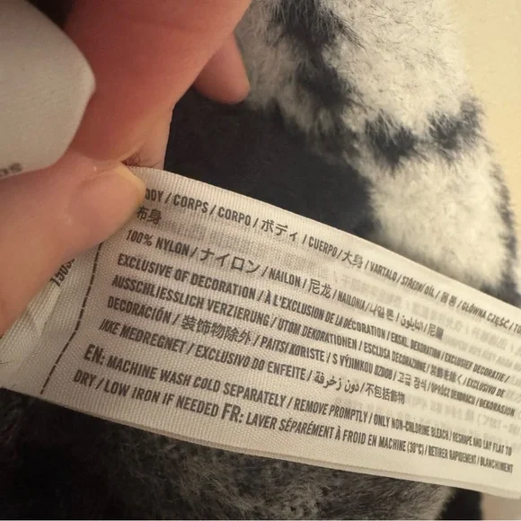 Abercrombie & Fitch Fuzzy Argyle Sweater - Women’s Small - Picture 8 of 11